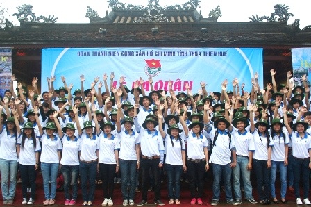 300 tình nguyện viên ra quân tình phục vụ Festival Huế 2012