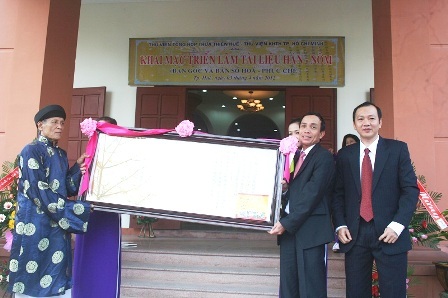 Triển lãm trên 100 sắc phong, gia phả Hán Nôm quý giá - 3 Triển lãm trên 100 sắc phong, gia phả Hán Nôm quý giá