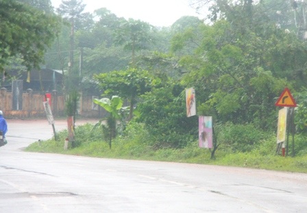 Ngắm đường tranh dài nhất Huế đẹp mộng ảo trong ...mưa