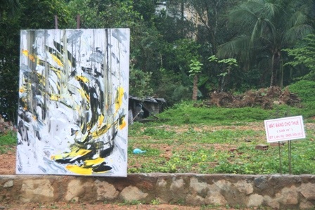 Ngắm đường tranh dài nhất Huế đẹp mộng ảo trong ...mưa