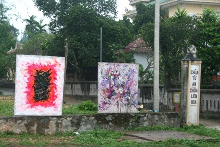 Ngắm đường tranh dài nhất Huế đẹp mộng ảo trong ...mưa