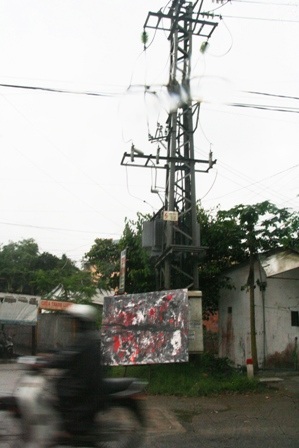 Ngắm đường tranh dài nhất Huế đẹp mộng ảo trong ...mưa