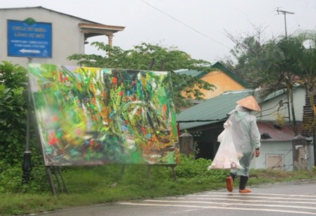 Ngắm đường tranh dài nhất Huế đẹp mộng ảo trong ...mưa