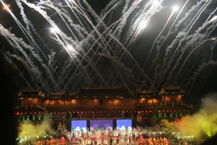 Xem pháo hoa của nghệ nhân Pierre Alain Hubert