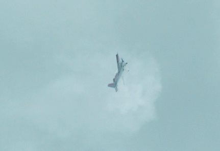 Xem màn nhào lộn của máy bay, tàu mô hình trên sông Hương