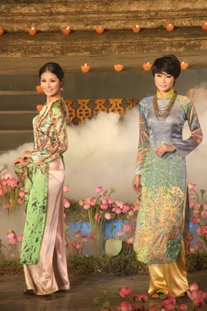 Quyến rũ đêm hội áo dài “hoa sen trong hội họa”