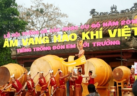 Rộn ràng lễ hội trống “Âm vang hào khí Việt” bên bờ sông Hương