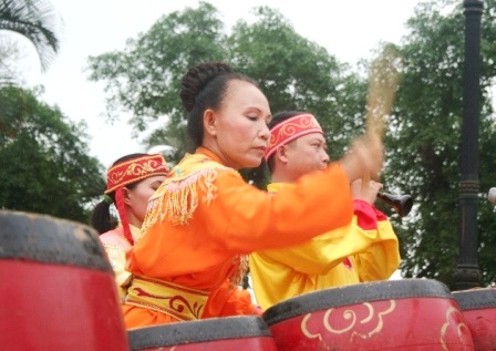 Rộn ràng lễ hội trống “Âm vang hào khí Việt” bên bờ sông Hương