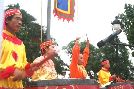 Rộn ràng lễ hội trống “Âm vang hào khí Việt” bên bờ sông Hương