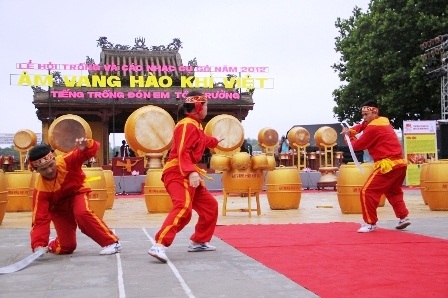 Rộn ràng lễ hội trống “Âm vang hào khí Việt” bên bờ sông Hương