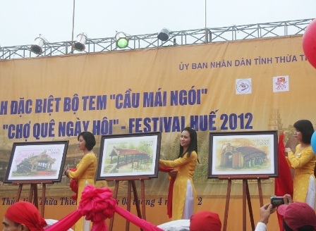 Phát hành bộ tem đặc biệt về “Cầu mái ngói” - 1 Phát hành bộ tem đặc biệt về “Cầu mái ngói”