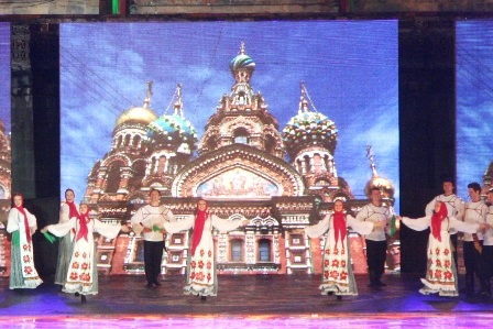 Các bạn Nga nhảy cực sung trong vũ điệu dân gian quốc gia 