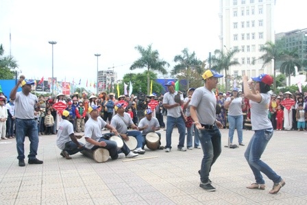 Âm sắc Mỹ La tinh tràn ngập đường phố Huế