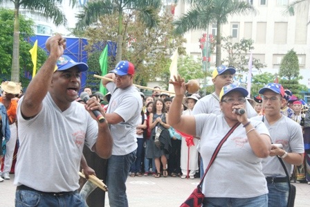 Âm sắc Mỹ La tinh tràn ngập đường phố Huế