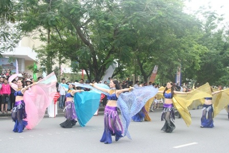 Âm sắc Mỹ La tinh tràn ngập đường phố Huế