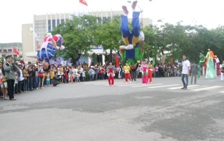 Âm sắc Mỹ La tinh tràn ngập đường phố Huế