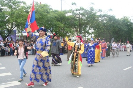 Âm sắc Mỹ La tinh tràn ngập đường phố Huế