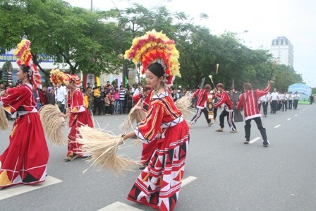 Âm sắc Mỹ La tinh tràn ngập đường phố Huế