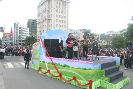 Âm sắc Mỹ La tinh tràn ngập đường phố Huế