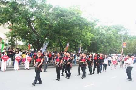 Âm sắc Mỹ La tinh tràn ngập đường phố Huế