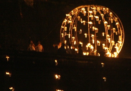 Nghệ thuật sắp đặt lửa trứ danh của đoàn Carabosse