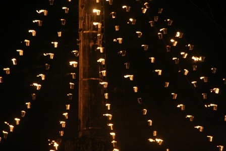 Nghệ thuật sắp đặt lửa trứ danh của đoàn Carabosse