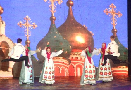 Các bạn Nga nhảy cực sung trong vũ điệu dân gian quốc gia 