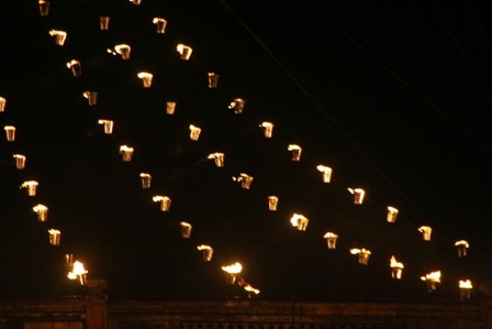 Nghệ thuật sắp đặt lửa trứ danh của đoàn Carabosse