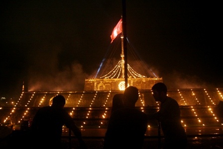 Nghệ thuật sắp đặt lửa trứ danh của đoàn Carabosse