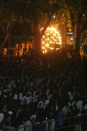 Nghệ thuật sắp đặt lửa trứ danh của đoàn Carabosse