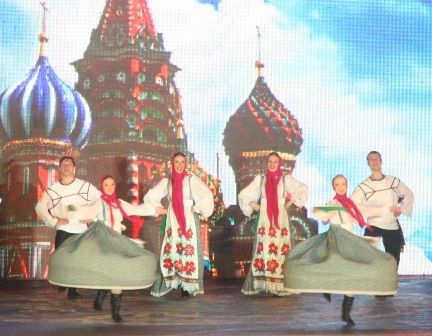 Các bạn Nga nhảy cực sung trong vũ điệu dân gian quốc gia 