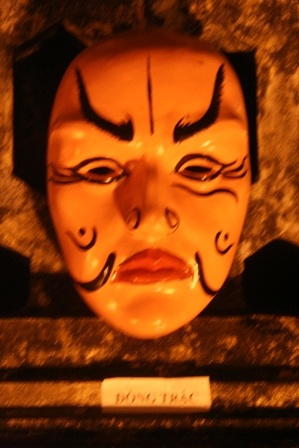 Ấn tượng với mặt nạ tuồng Huế