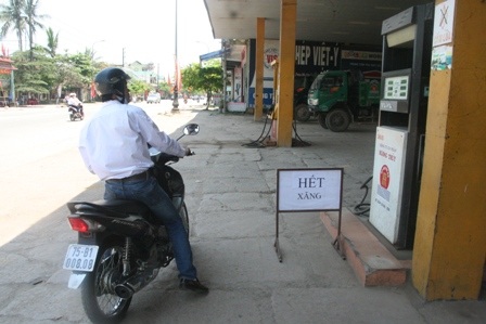 Hàng loạt cây xăng nghỉ bán vì chê chiết khấu thấp