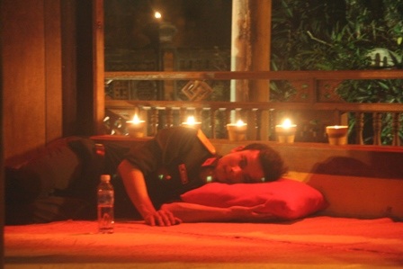 Phiêu diêu qua miền tình ái với “Chiếc Gối Đỏ”
