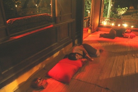 Phiêu diêu qua miền tình ái với “Chiếc Gối Đỏ”