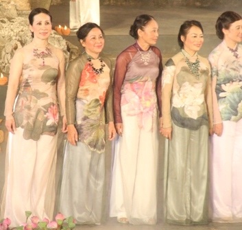 Ấn tượng lạ trong đêm Lễ hội Áo dài Huế