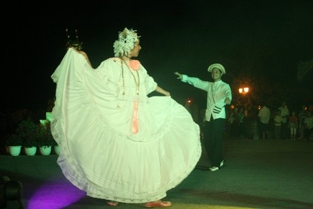 Vũ điệu váy xòe vui nhộn Panama