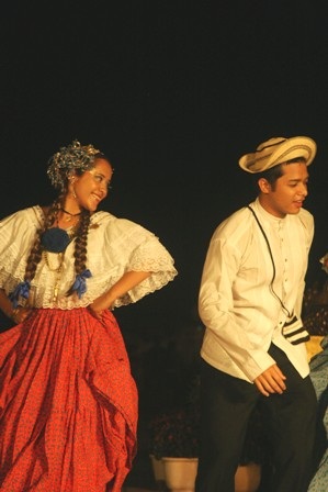 Vũ điệu váy xòe vui nhộn Panama