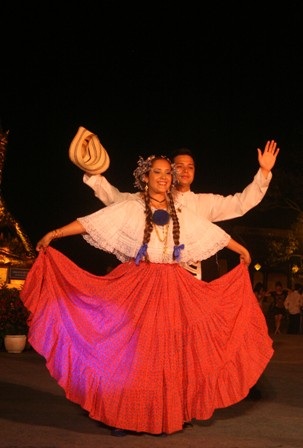 Vũ điệu váy xòe vui nhộn Panama