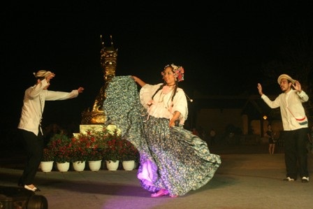 Vũ điệu váy xòe vui nhộn Panama