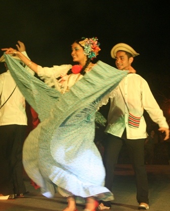 Vũ điệu váy xòe vui nhộn Panama