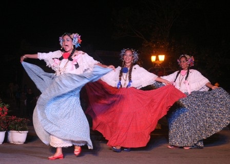 Vũ điệu váy xòe vui nhộn Panama