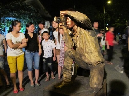 Xuất hiện "Nữ Thần Tự Do" tại Huế - 15 Xuất hiện Nữ Thần Tự Do tại Huế