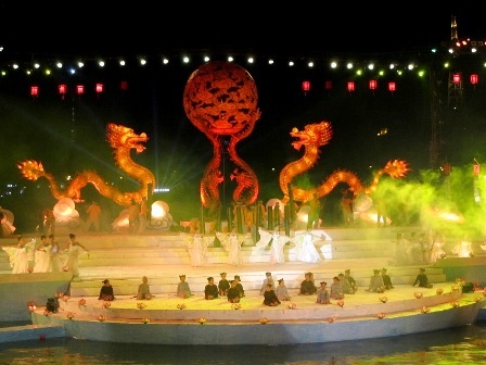 Nghệ sĩ hội tụ trong đêm “Thiên hạ thái bình” trên sông nước - 14 Nghệ sĩ hội tụ trong đêm “Thiên hạ thái bình” trên sông nước