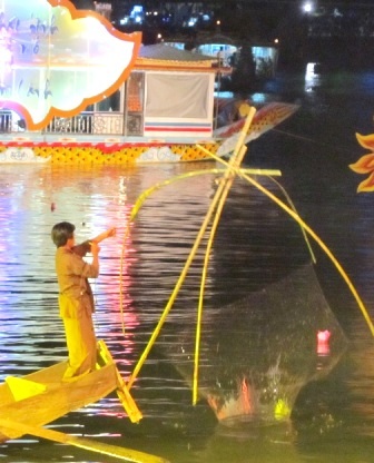 Nghệ sĩ hội tụ trong đêm “Thiên hạ thái bình” trên sông nước - 9 Nghệ sĩ hội tụ trong đêm “Thiên hạ thái bình” trên sông nước