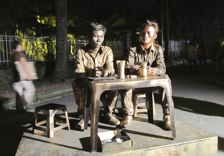 Xuất hiện "Nữ Thần Tự Do" tại Huế - 12 Xuất hiện Nữ Thần Tự Do tại Huế