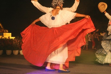 Vũ điệu váy xòe vui nhộn Panama