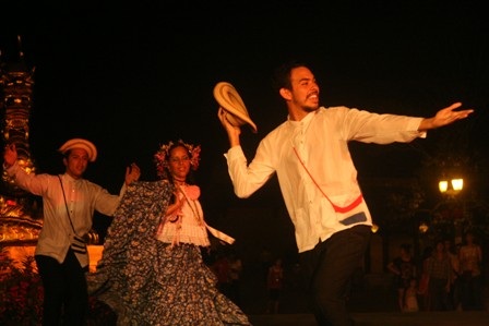 Vũ điệu váy xòe vui nhộn Panama