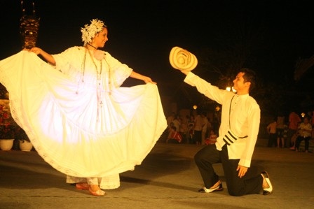 Vũ điệu váy xòe vui nhộn Panama