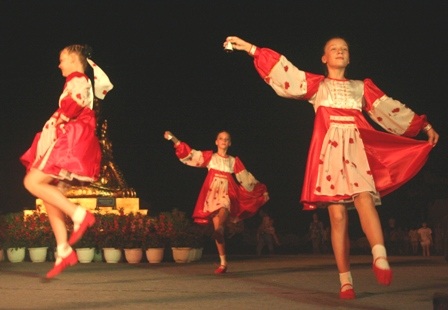 Các “nhóc tì” Nga nhảy múa dễ thương trong đêm diễn cuối Festival Huế 